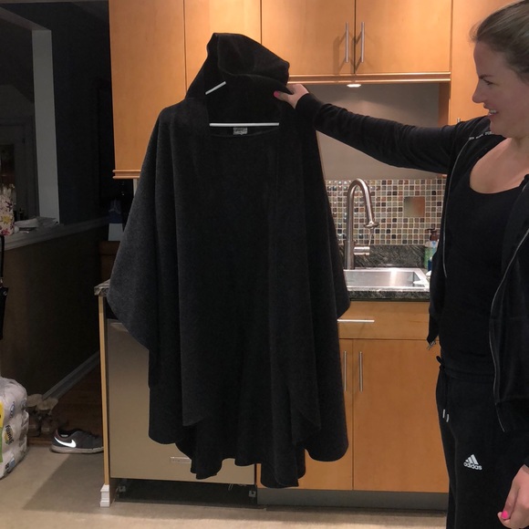 Coloratura 100% wool cape - Picture 2 of 4